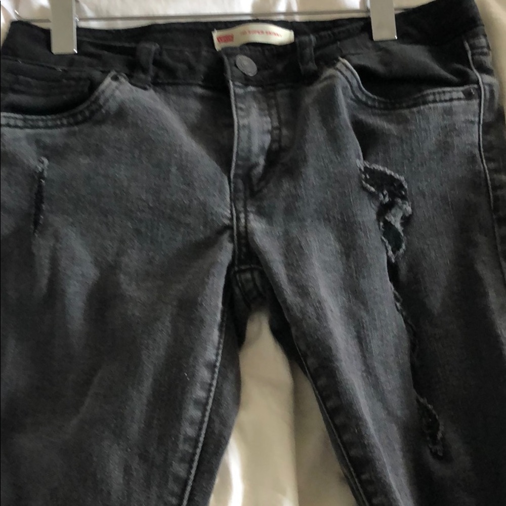 Girl’s Levi’s super skinny jeans.